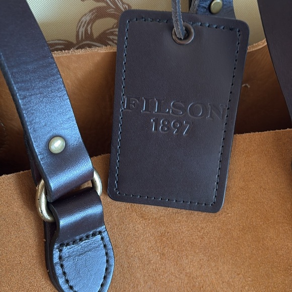 Filson Men’s Rugged Suede Tote - Picture 4 of 14
